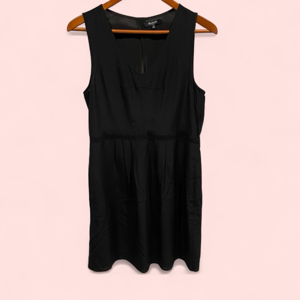 Adorable Madewell black silk v neck dress pockets elastic waist pleated skirt